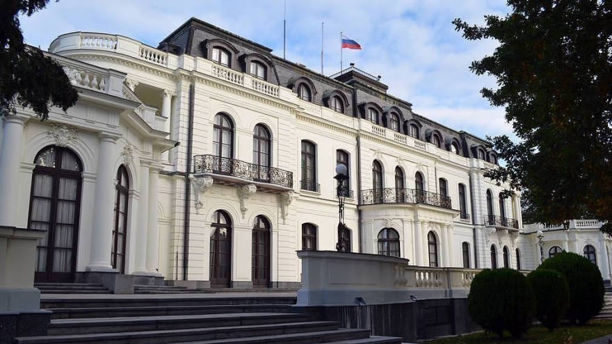 Hoạt động của Đại sứ quán Séc tại Nga rơi vào tình trạng tê liệt